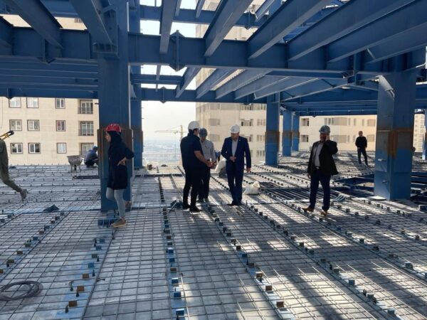 photo_5994529573955552801_y