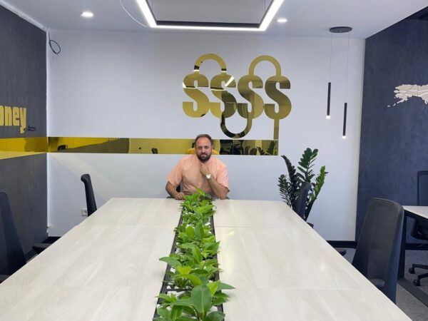 photo_5994529573955552847_y