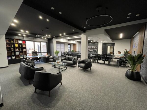 photo_5994529573955552883_y