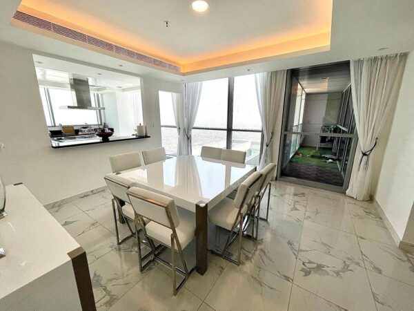 photo_5994529573955552891_y